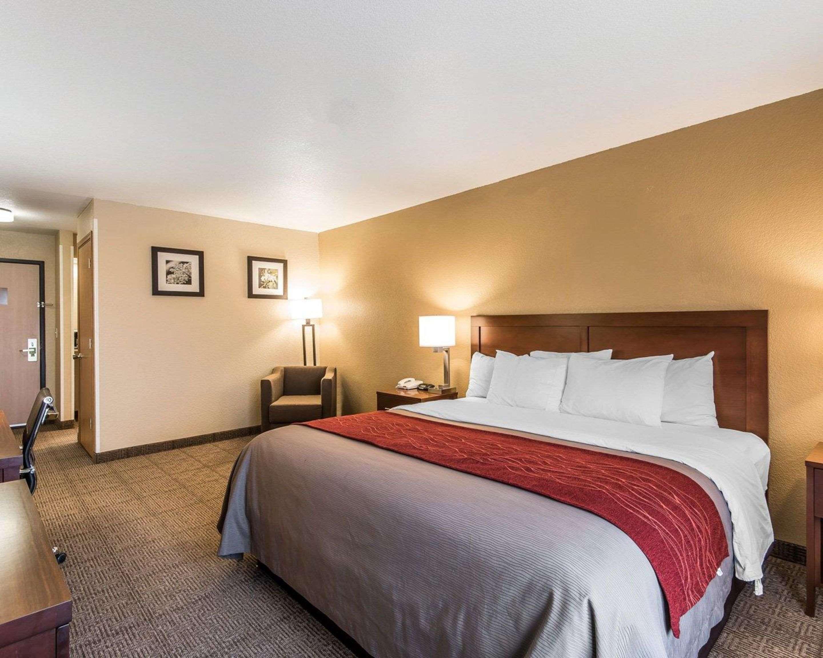 Quality Inn & Suites Bethany Екстериор снимка