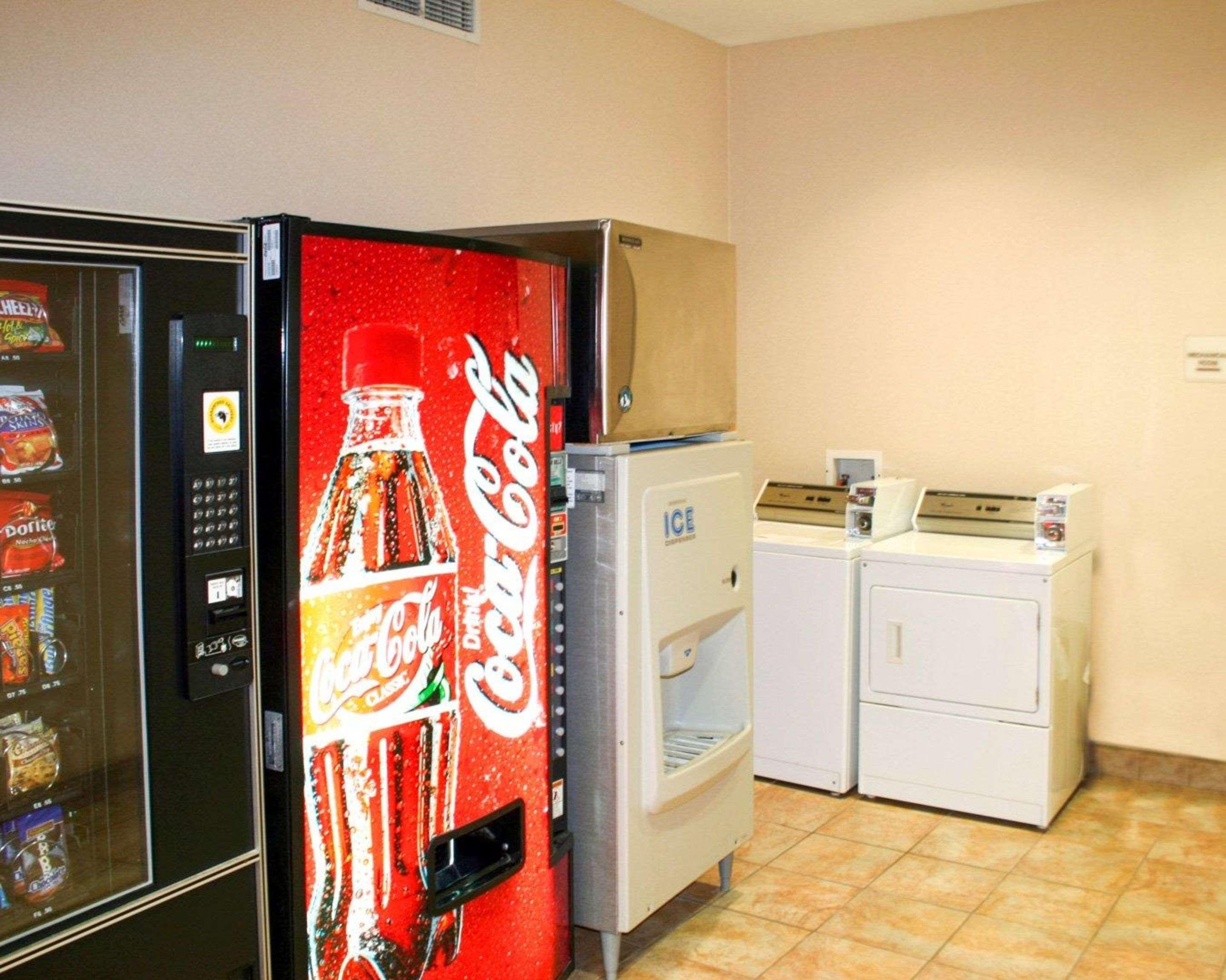Quality Inn & Suites Bethany Екстериор снимка