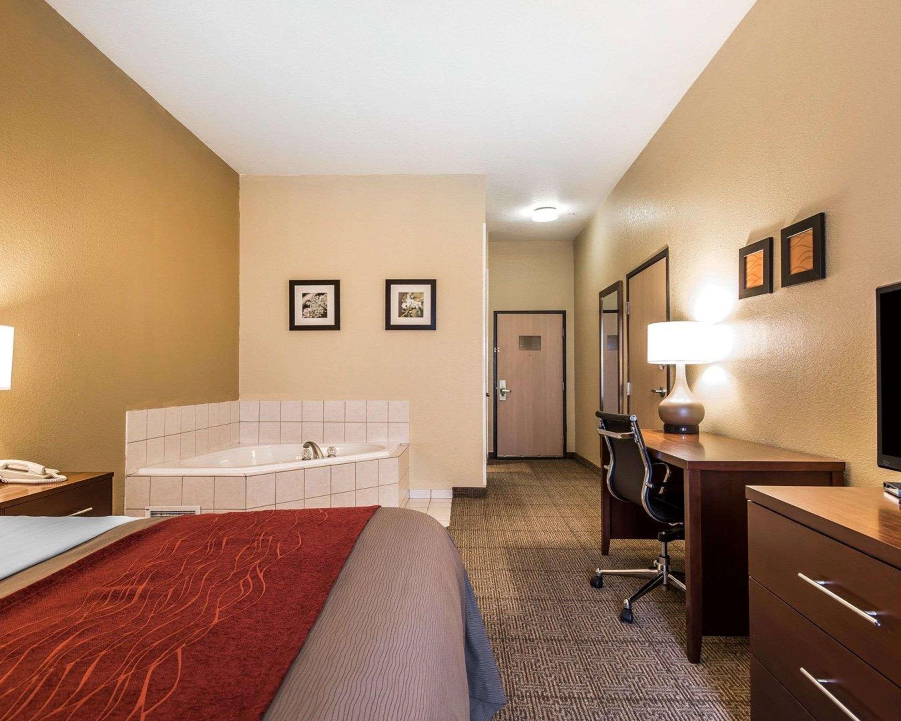 Quality Inn & Suites Bethany Екстериор снимка