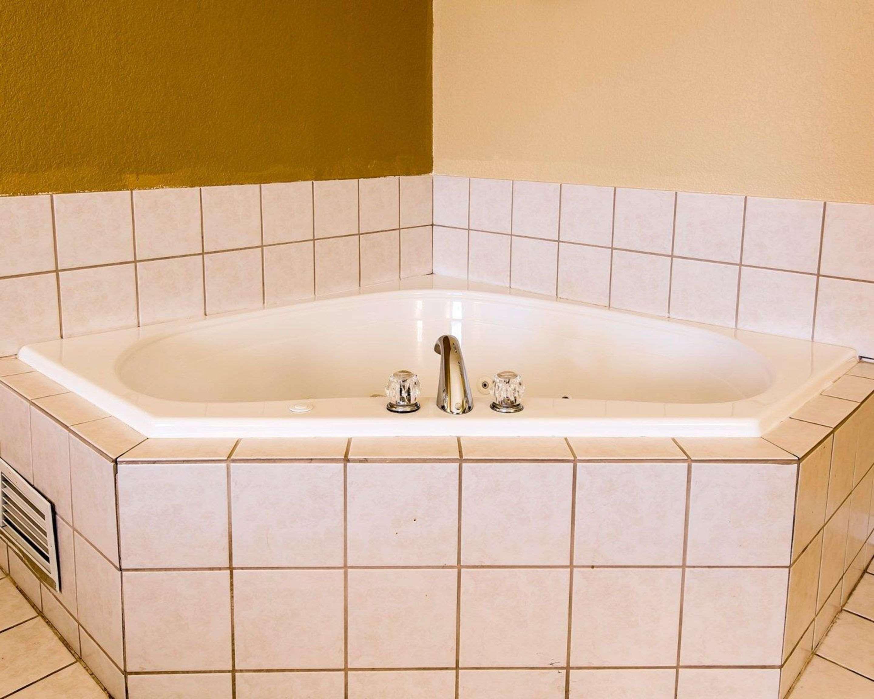 Quality Inn & Suites Bethany Екстериор снимка