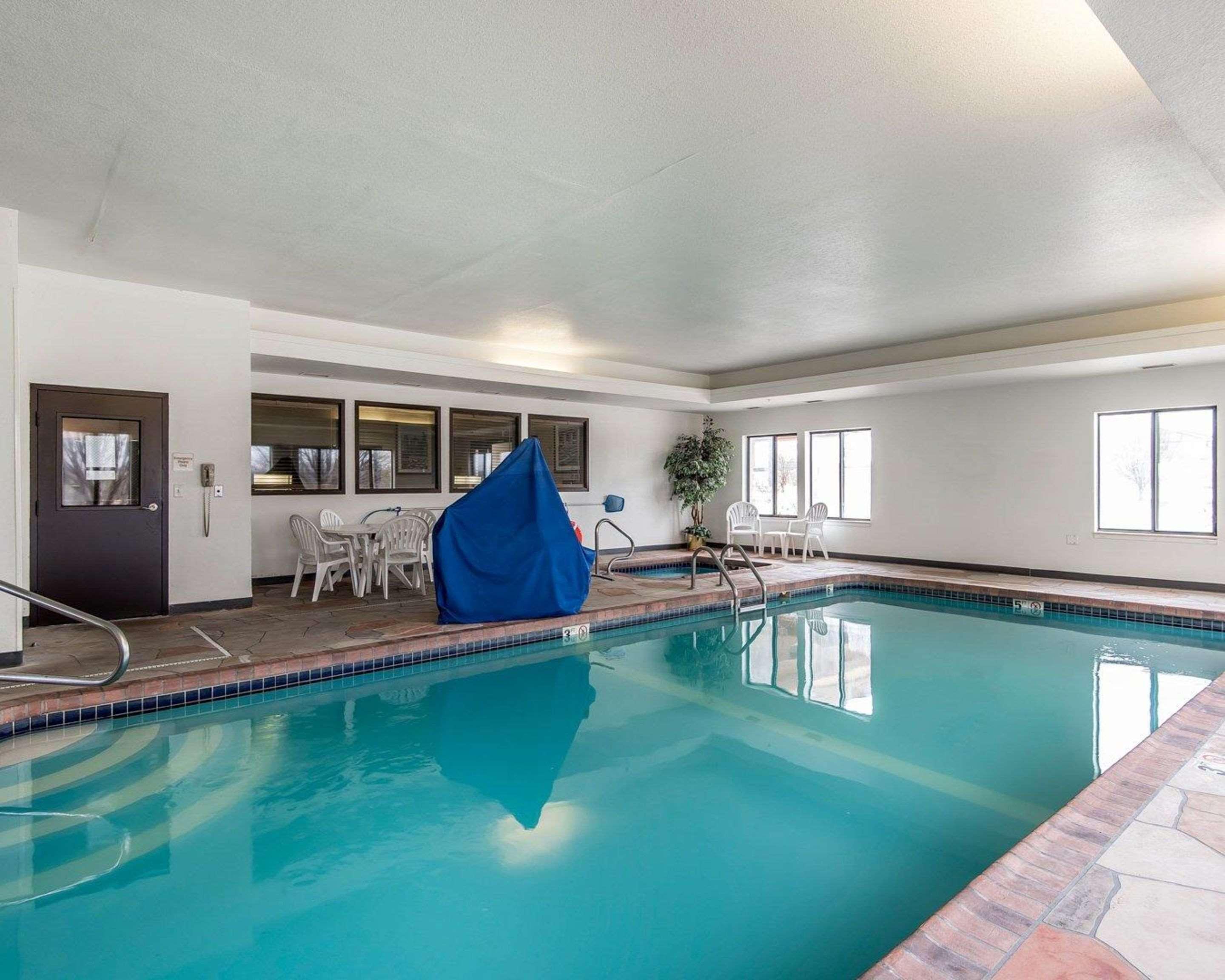 Quality Inn & Suites Bethany Екстериор снимка