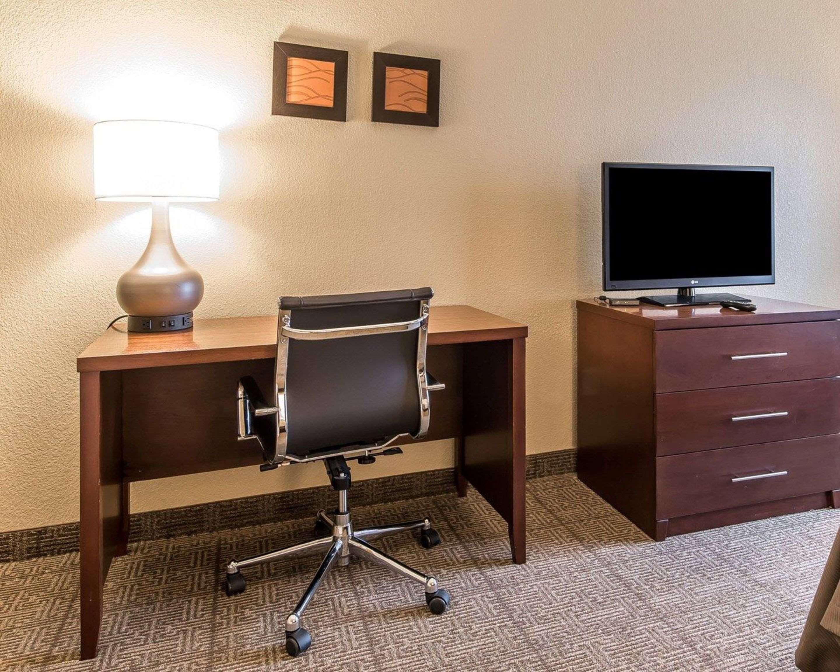 Quality Inn & Suites Bethany Екстериор снимка