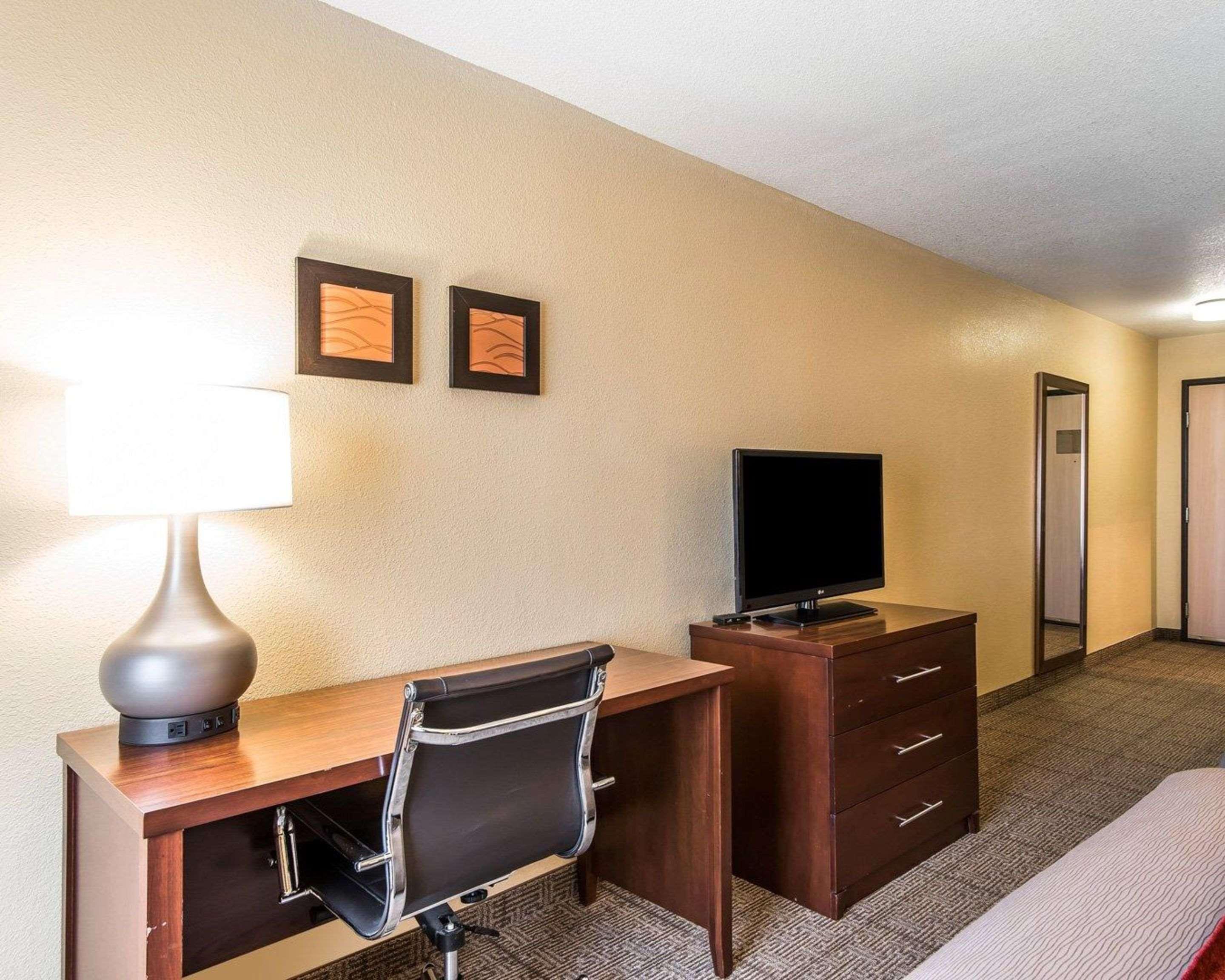 Quality Inn & Suites Bethany Екстериор снимка
