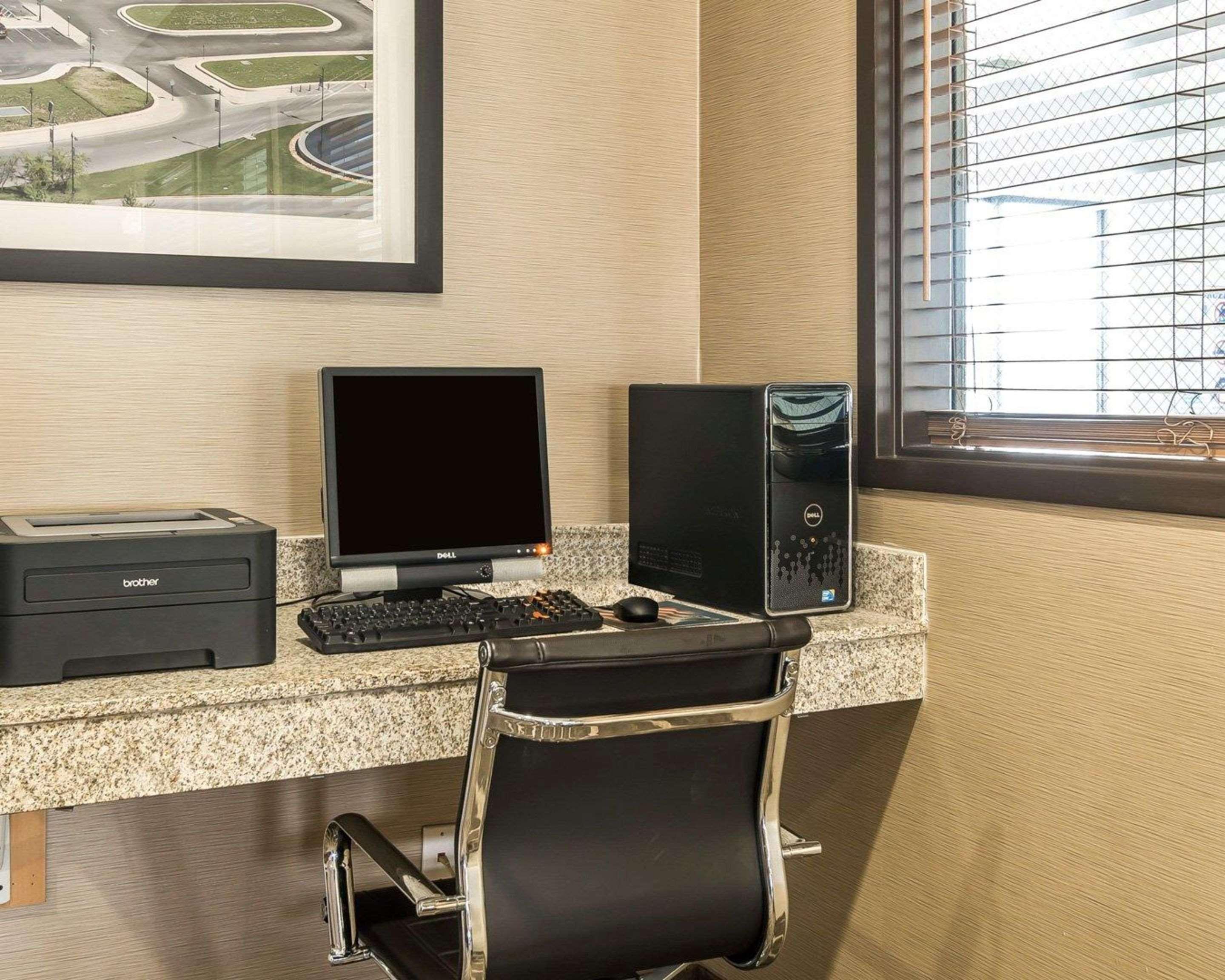 Quality Inn & Suites Bethany Екстериор снимка