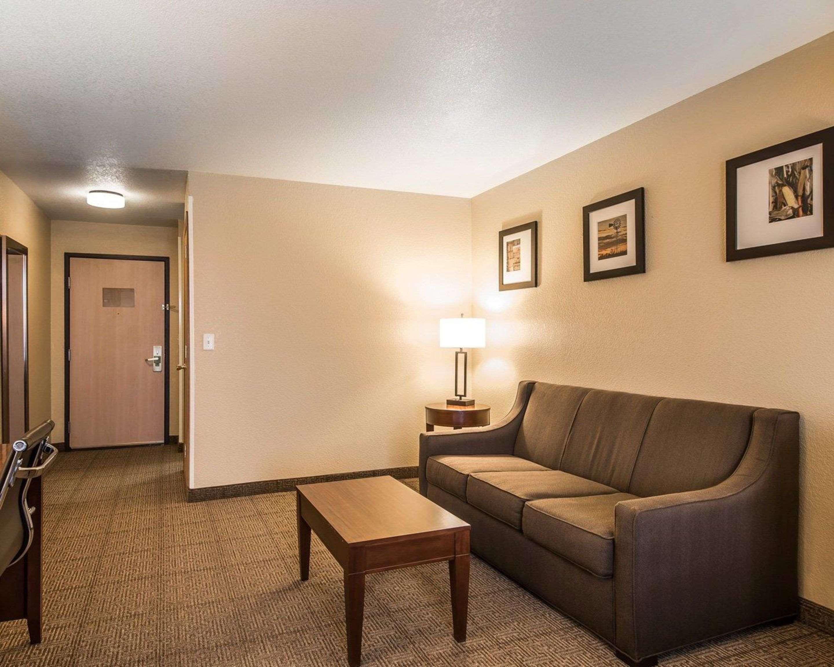 Quality Inn & Suites Bethany Екстериор снимка