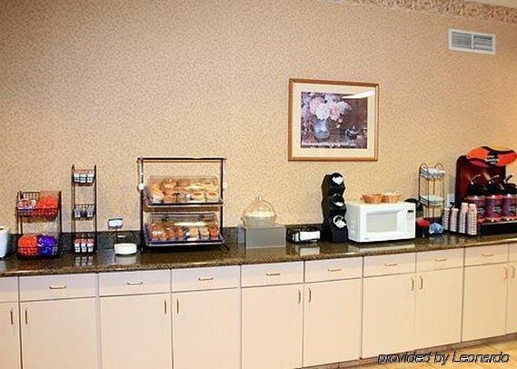 Quality Inn & Suites Bethany Ресторант снимка