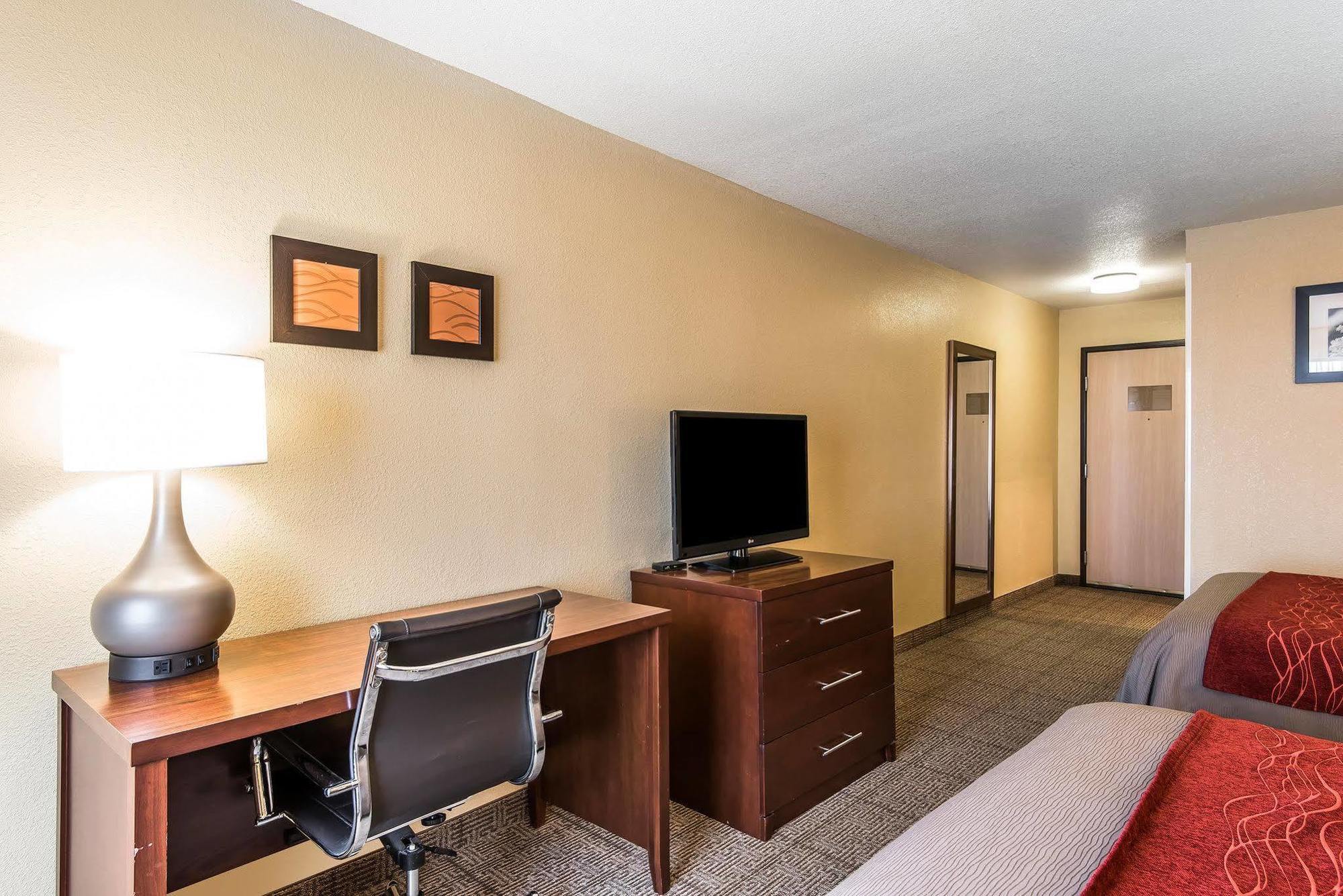 Quality Inn & Suites Bethany Екстериор снимка